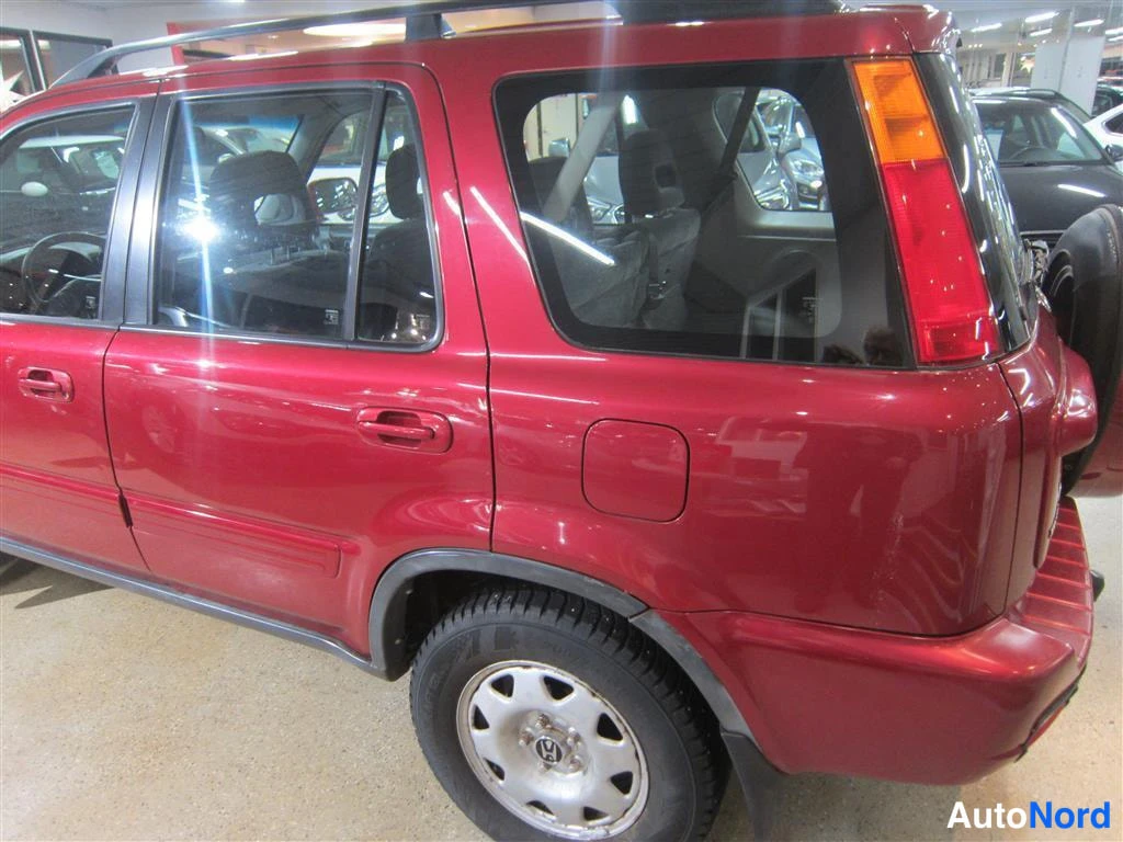 Punainen Honda CR-V 2000, takaviisto, kuva 6