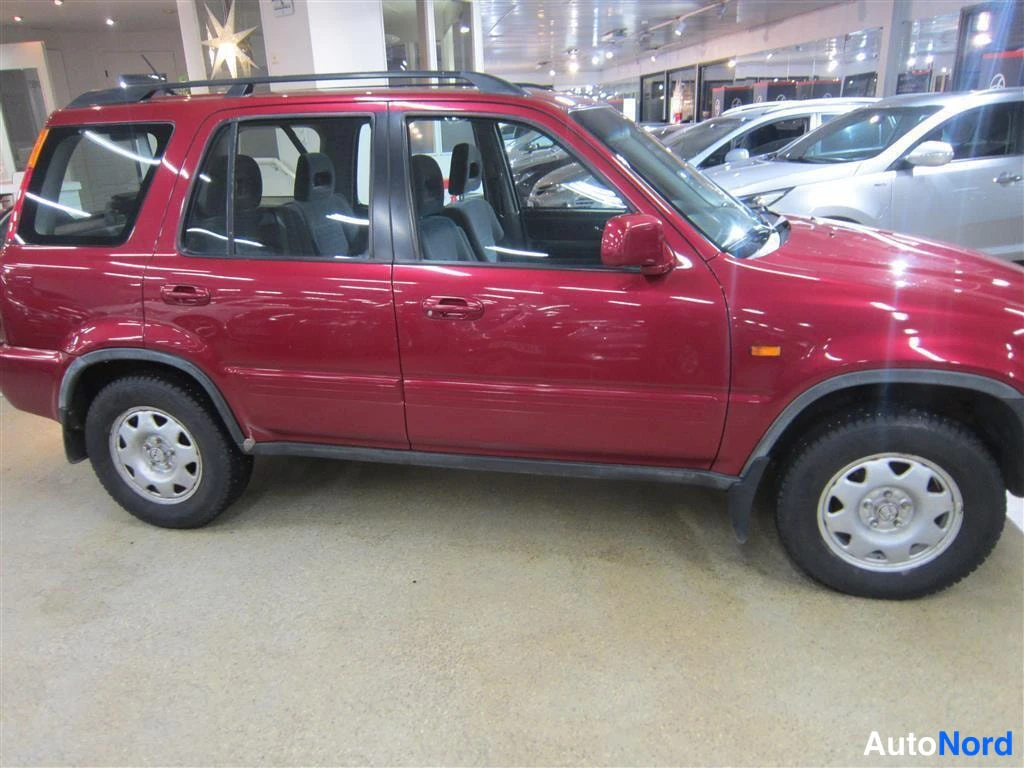 Punainen Honda CR-V 2000, sivulta, kuva 5