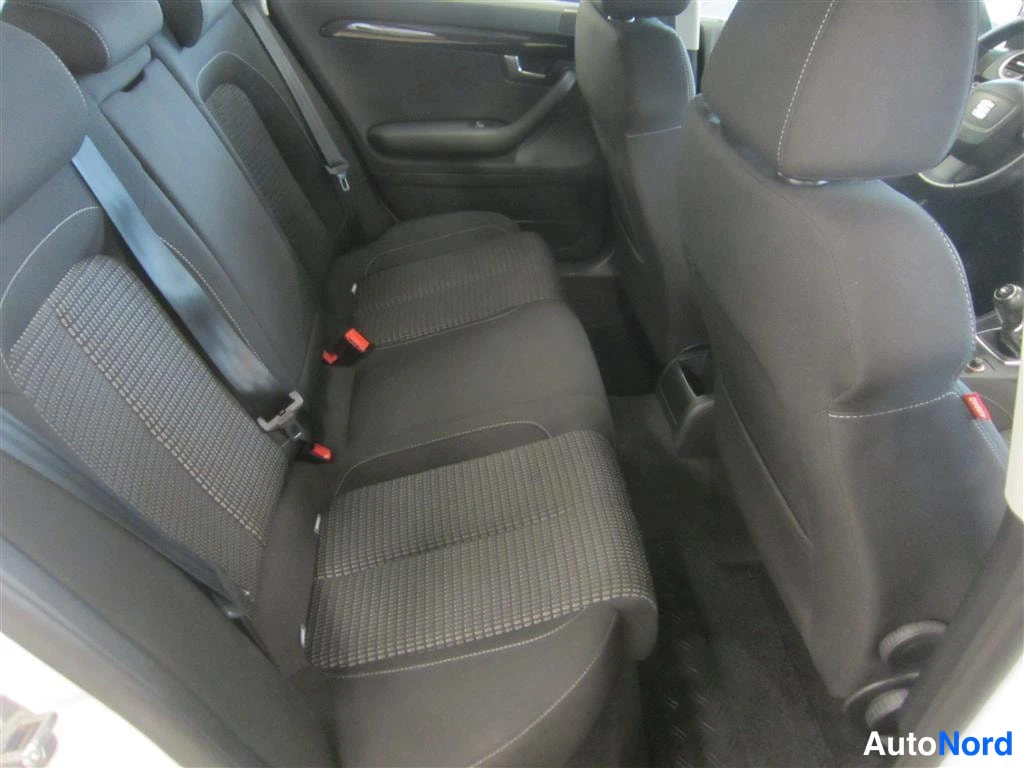 Valkoinen Seat Exeo ST 2011, takaistuimet, kuva 13