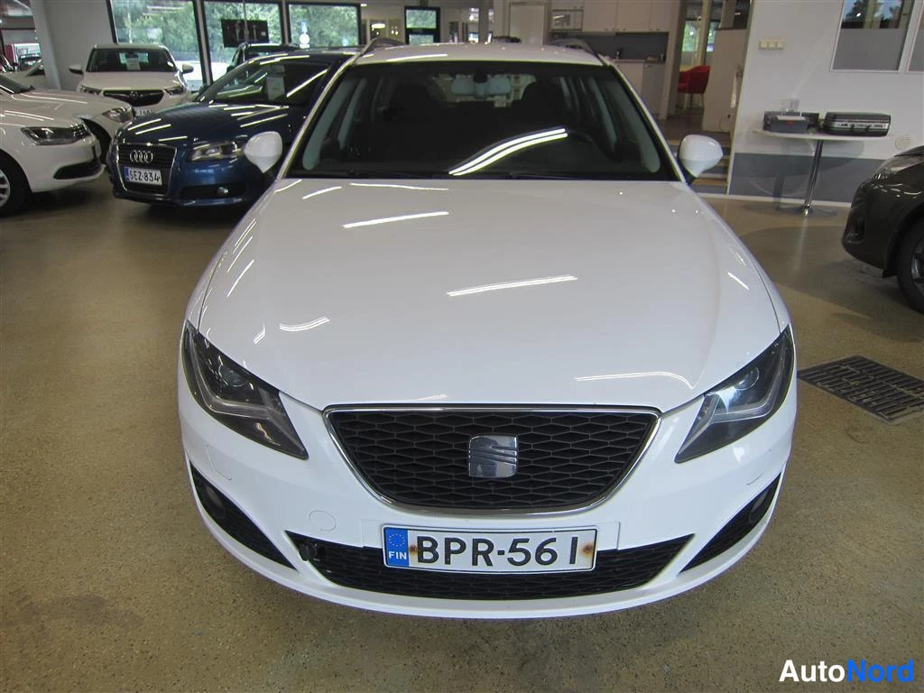 Valkoinen Seat Exeo ST 2011, edestä, kuva 3