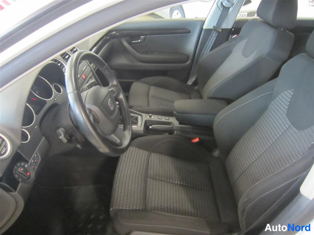 Valkoinen Seat Exeo ST 2011, ohjaamo, kuva 9