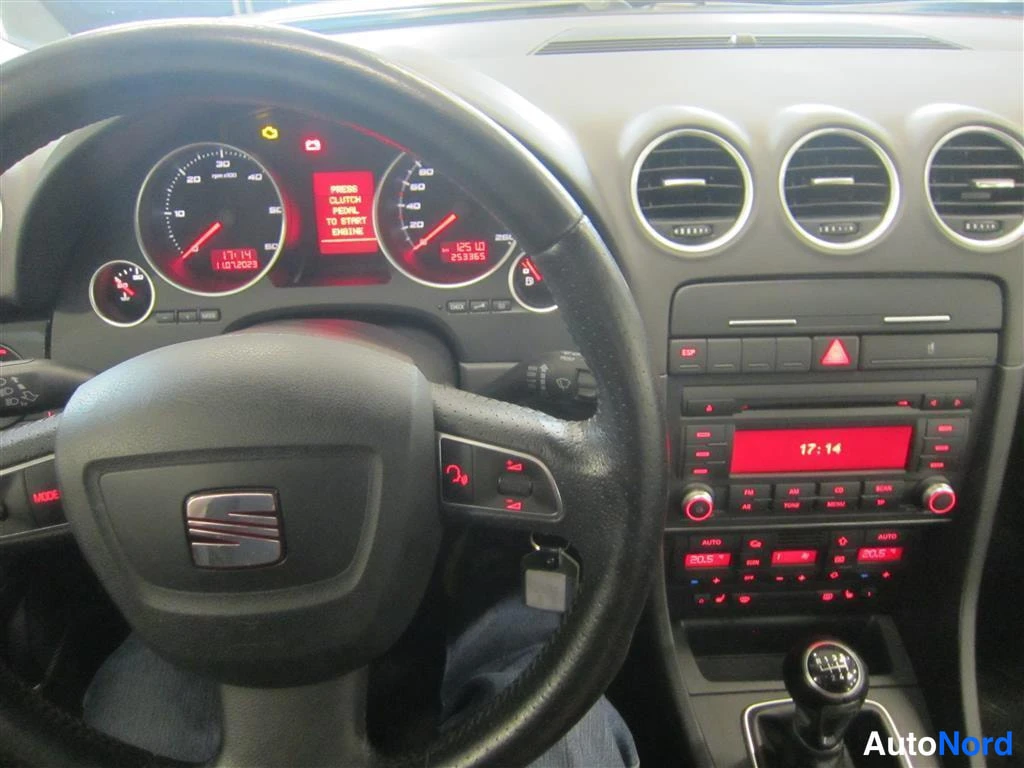 Valkoinen Seat Exeo ST 2011, ohjaamo, kuva 10