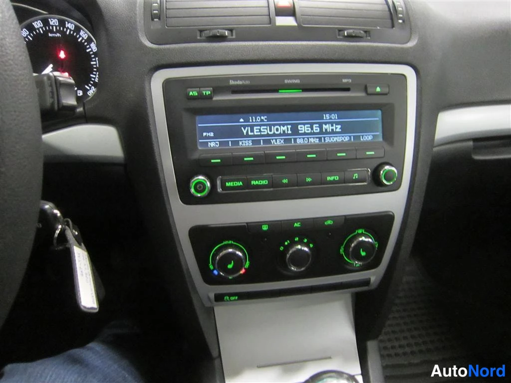 Harmaa Skoda Octavia 2011, yksityiskohta, kuva 15