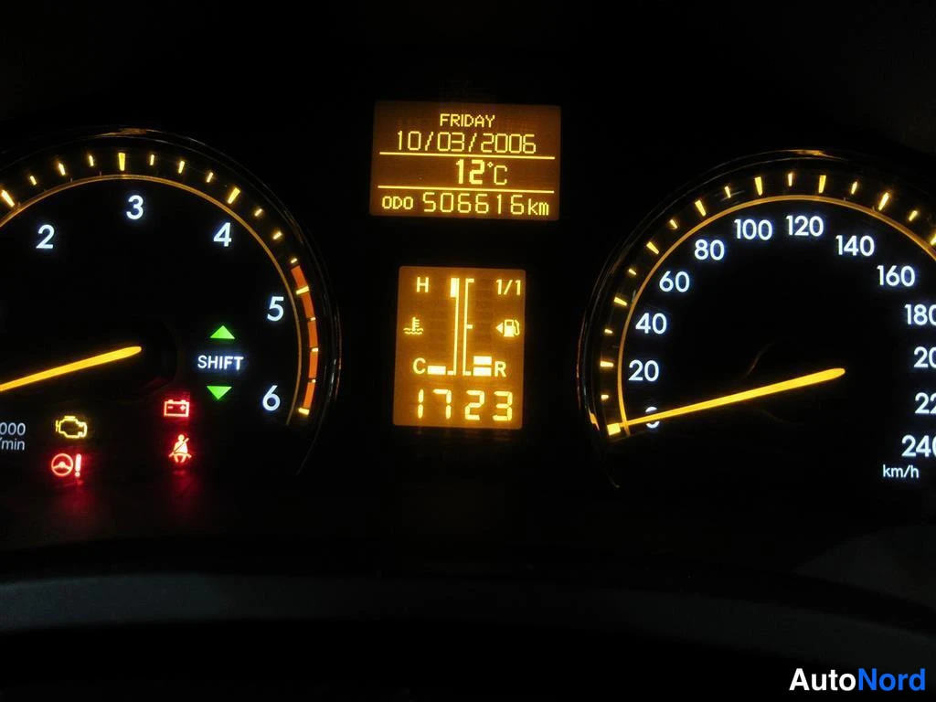 Sininen Toyota Avensis 2009, yksityiskohta, kuva 19