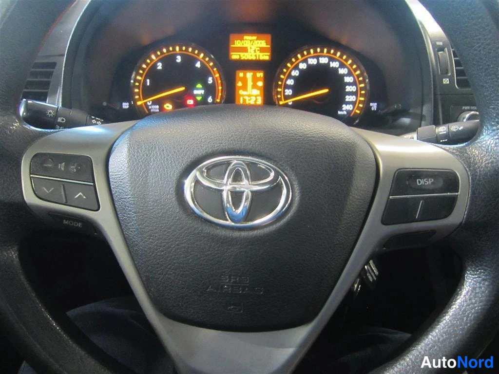 Sininen Toyota Avensis 2009, yksityiskohta, kuva 17