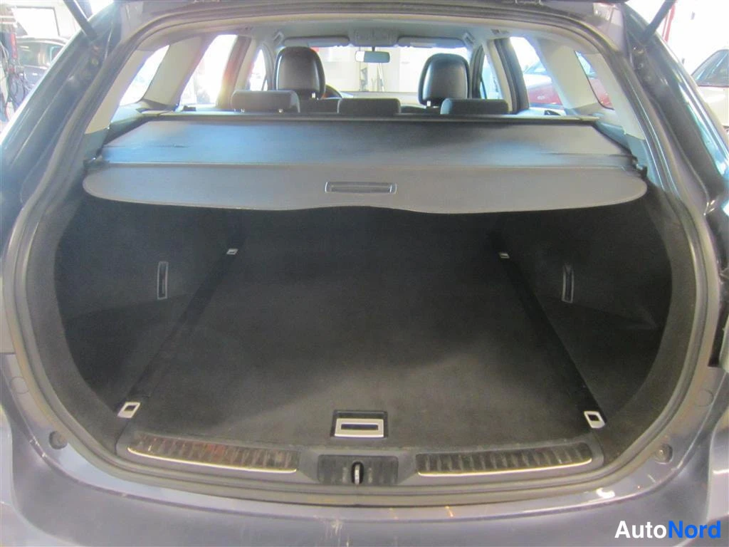 Sininen Toyota Avensis 2009, tavaratila, kuva 13