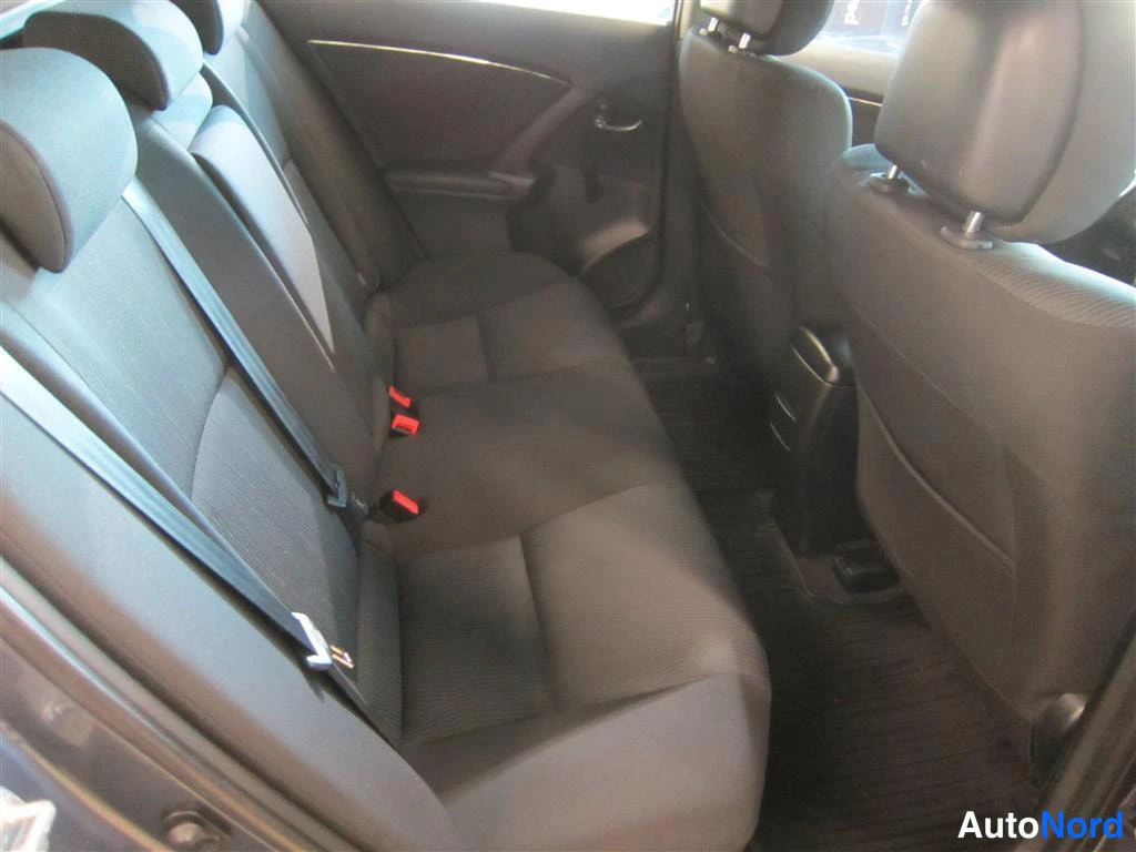 Sininen Toyota Avensis 2009, takaistuimet, kuva 12
