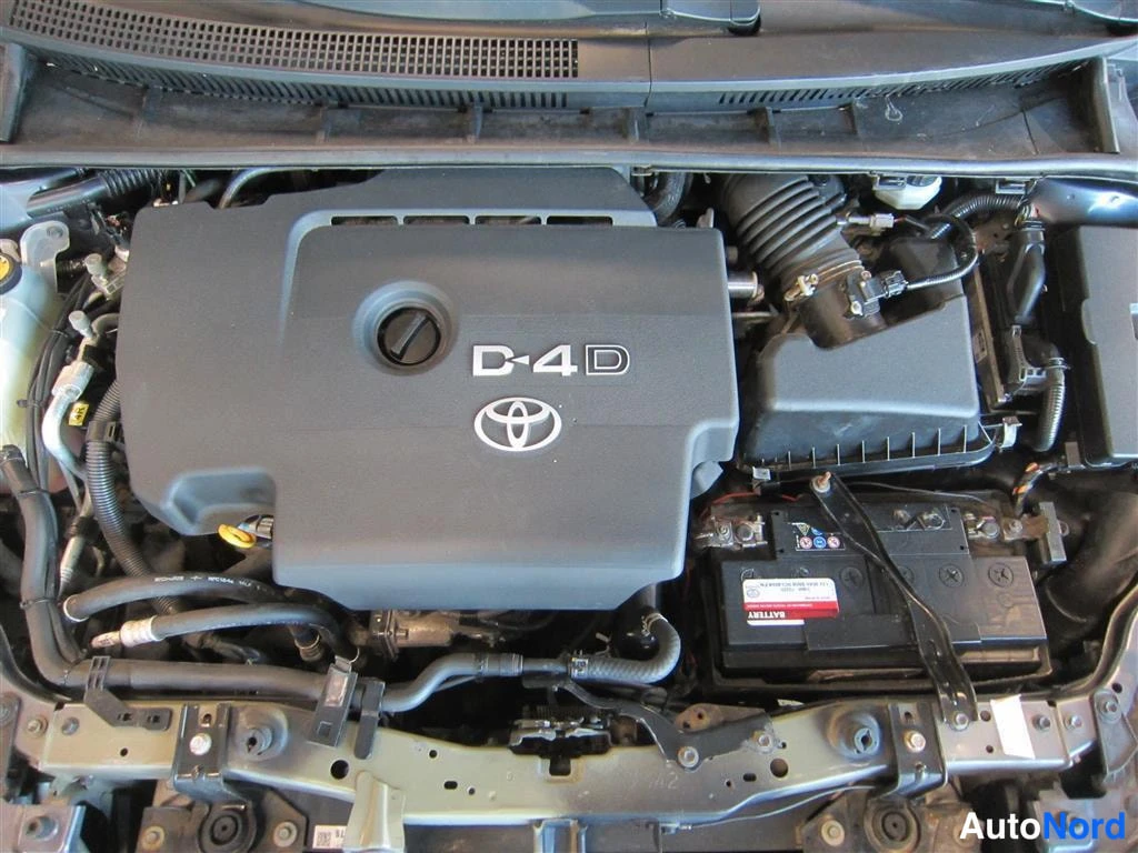 Sininen Toyota Avensis 2009, moottoritila, kuva 14