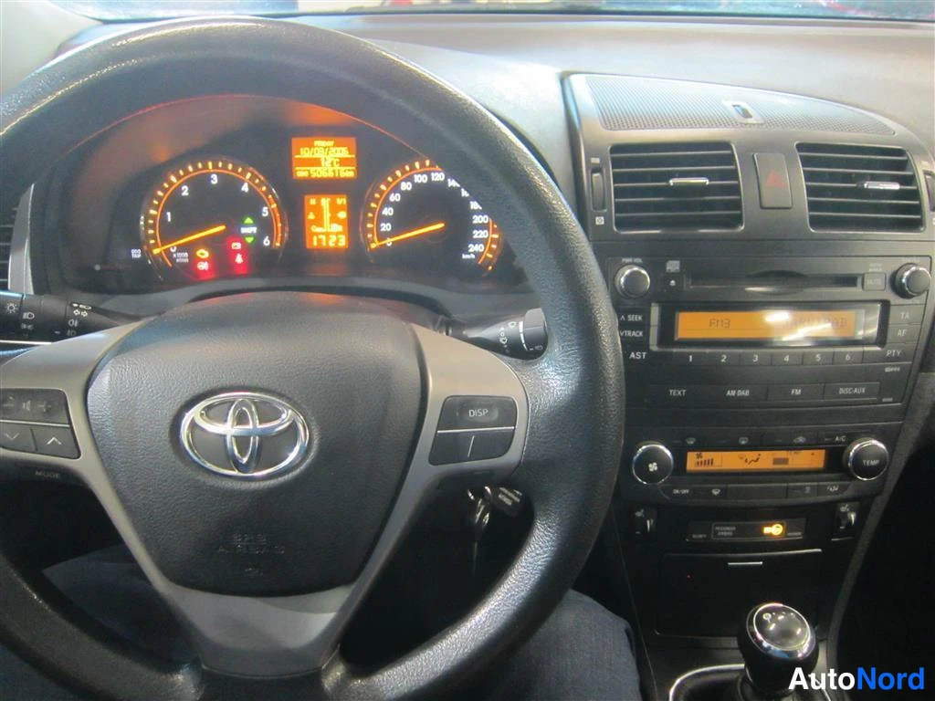 Sininen Toyota Avensis 2009, yksityiskohta, kuva 15