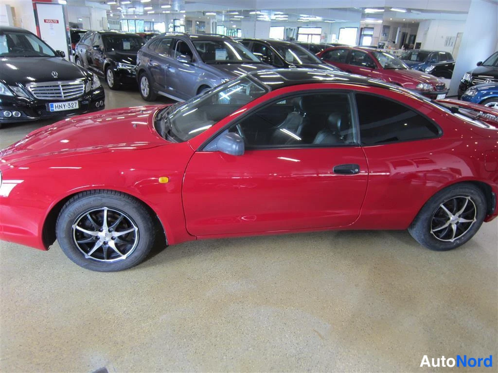Punainen Toyota Celica 1996, sivulta, kuva 4