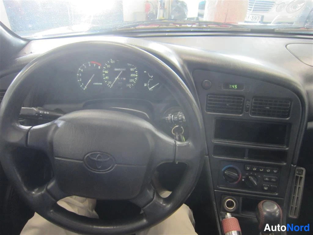 Punainen Toyota Celica 1996, ohjaamo, kuva 9