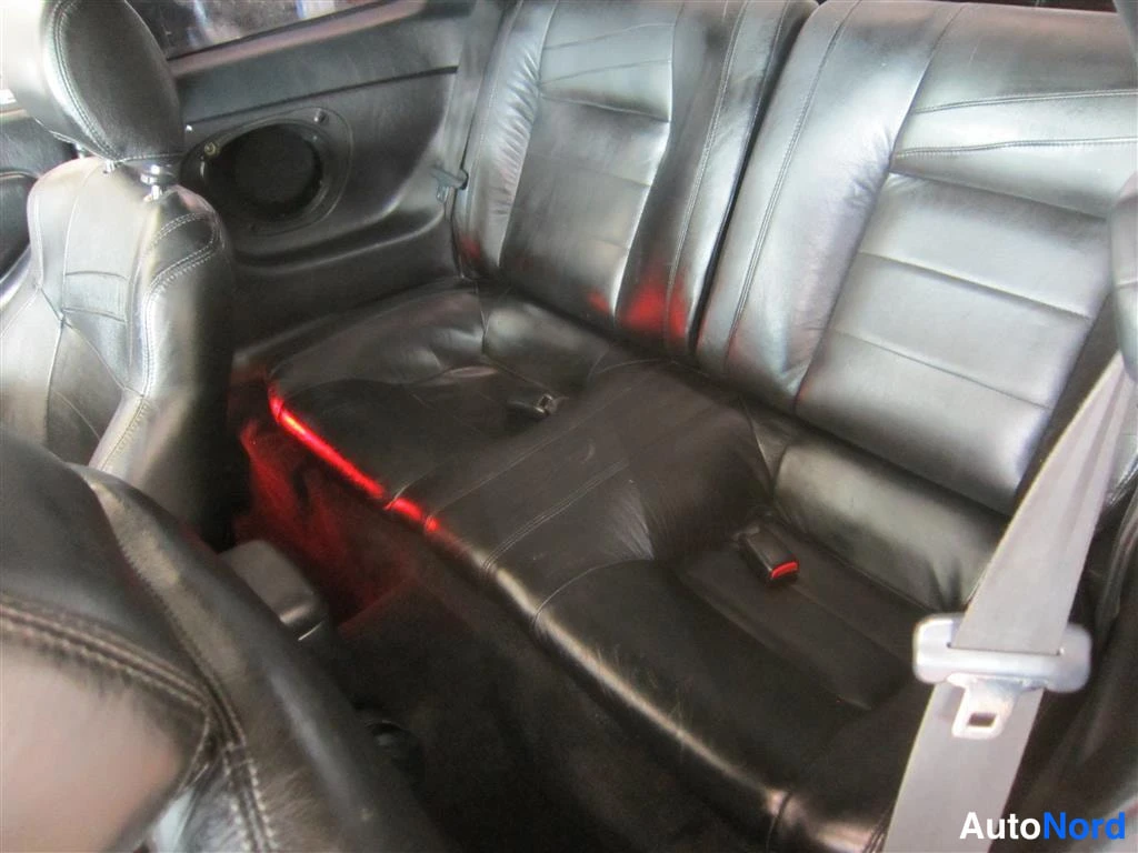 Punainen Toyota Celica 1996, takaistuimet, kuva 13