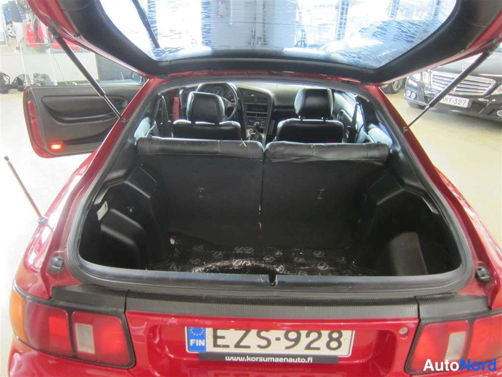 Punainen Toyota Celica 1996, tavaratila, kuva 15