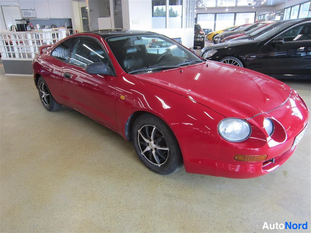Punainen Toyota Celica 1996, etuviisto, keula oikealle, kuva 2