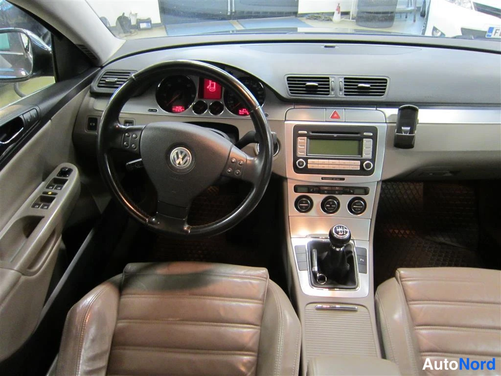 Beige Volkswagen Passat CC 2006, ohjaamo, kuva 6