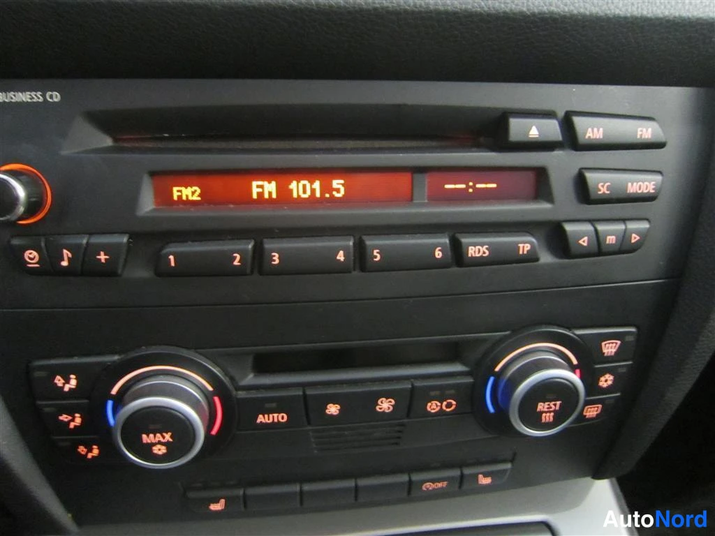 Musta BMW 318d 2008, yksityiskohta, kuva 16