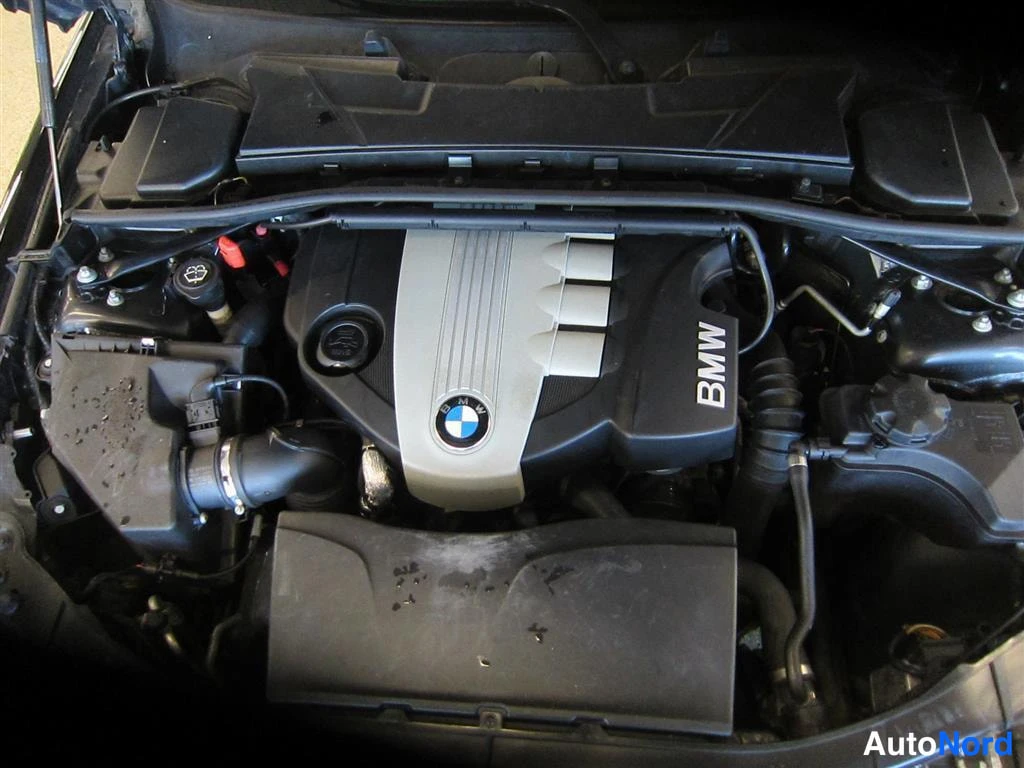 Musta BMW 318d 2008, moottoritila, kuva 15