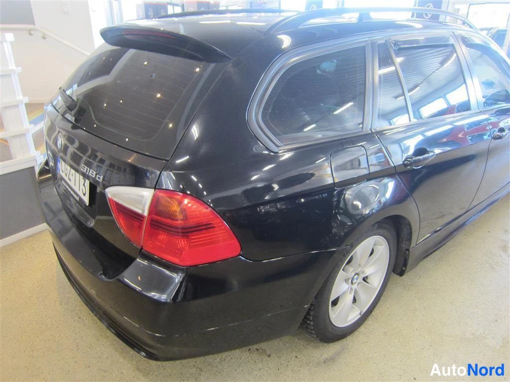 Musta BMW 318d 2008, takaviisto, kuva 7