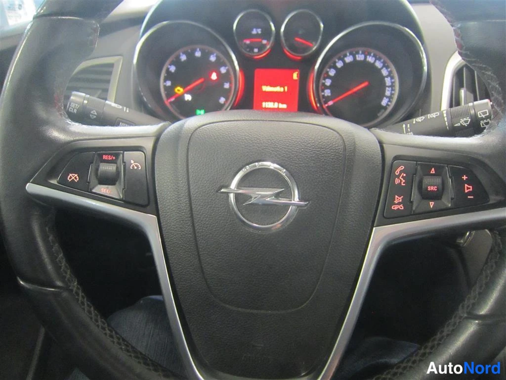 Musta Opel Astra 2010, yksityiskohta, kuva 18