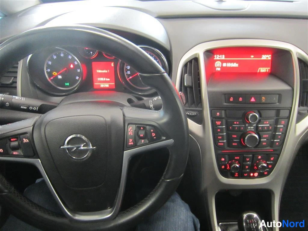 Musta Opel Astra 2010, yksityiskohta, kuva 15