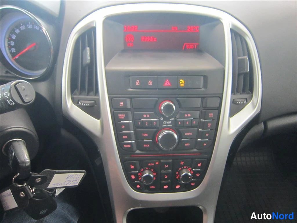 Harmaa Opel Astra 2012, yksityiskohta, kuva 16
