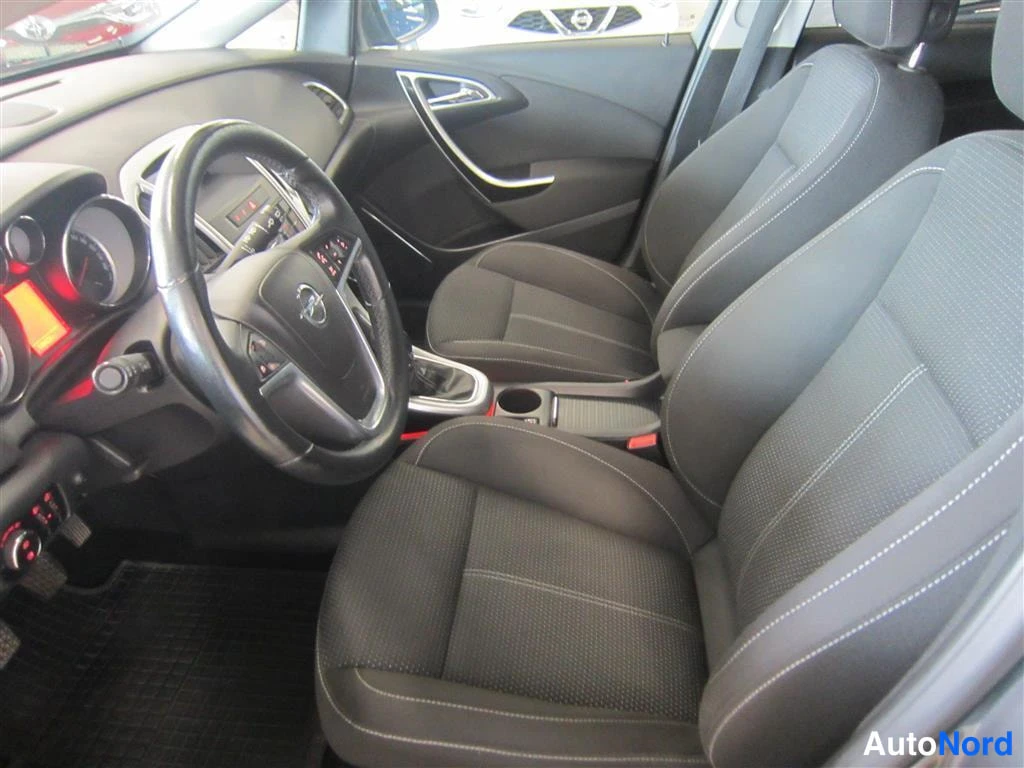 Harmaa Opel Astra 2012, etuistuimet, kuva 10