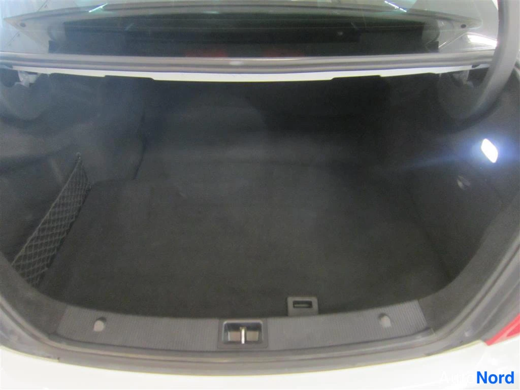 Valkoinen Mercedes-benz C 2010, tavaratila, kuva 15
