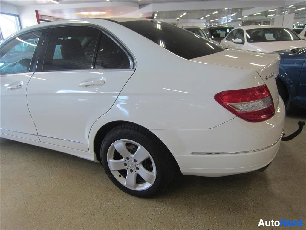 Valkoinen Mercedes-benz C 2010, takaviisto, kuva 6
