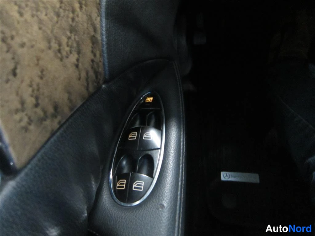 Musta Mercedes-benz E 2006, yksityiskohta, kuva 28