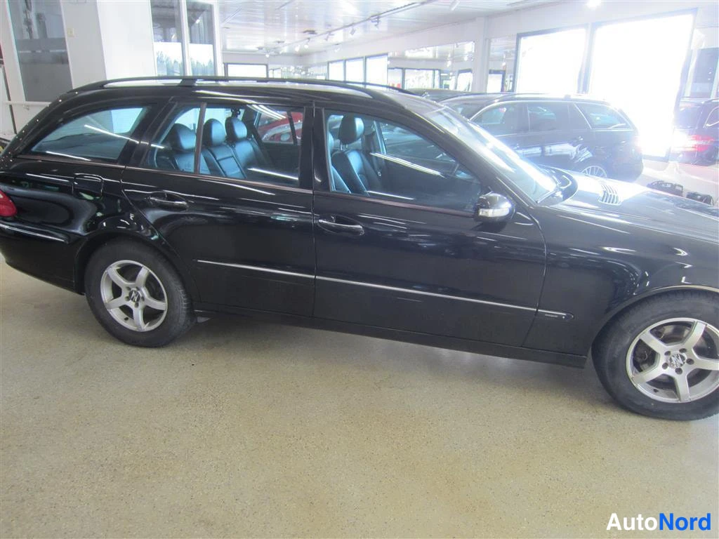 Musta Mercedes-benz E 2006, sivulta, kuva 8
