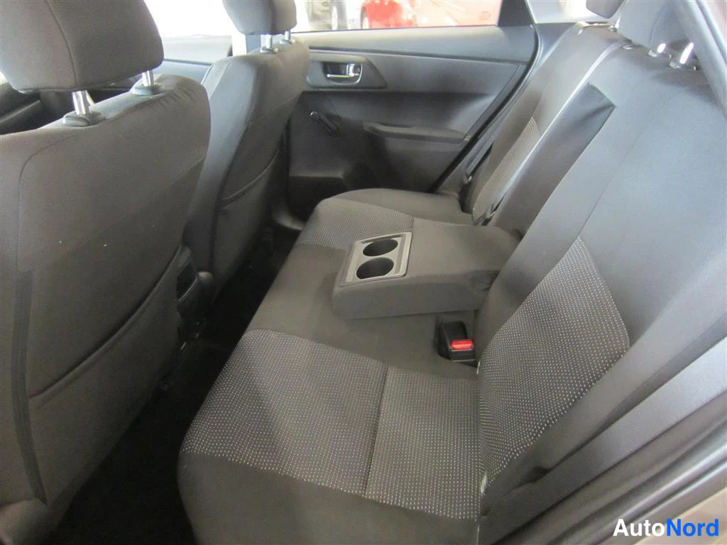 Beige Toyota Auris 2013, takaistuimet, kuva 8