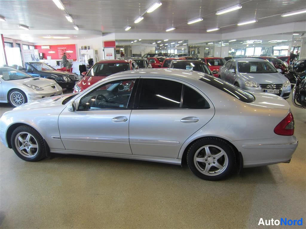 Harmaa Mercedes-benz E 2008, etuviisto, keula vasemmalle, kuva 2