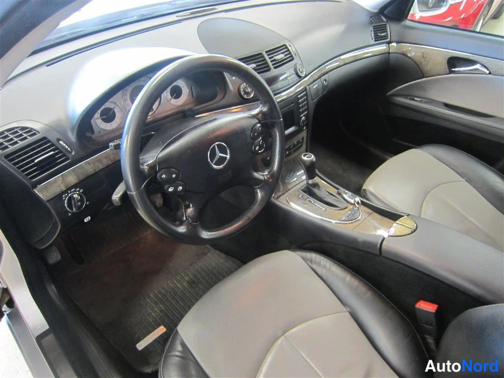 Harmaa Mercedes-benz E 2008, ohjaamo, kuva 6