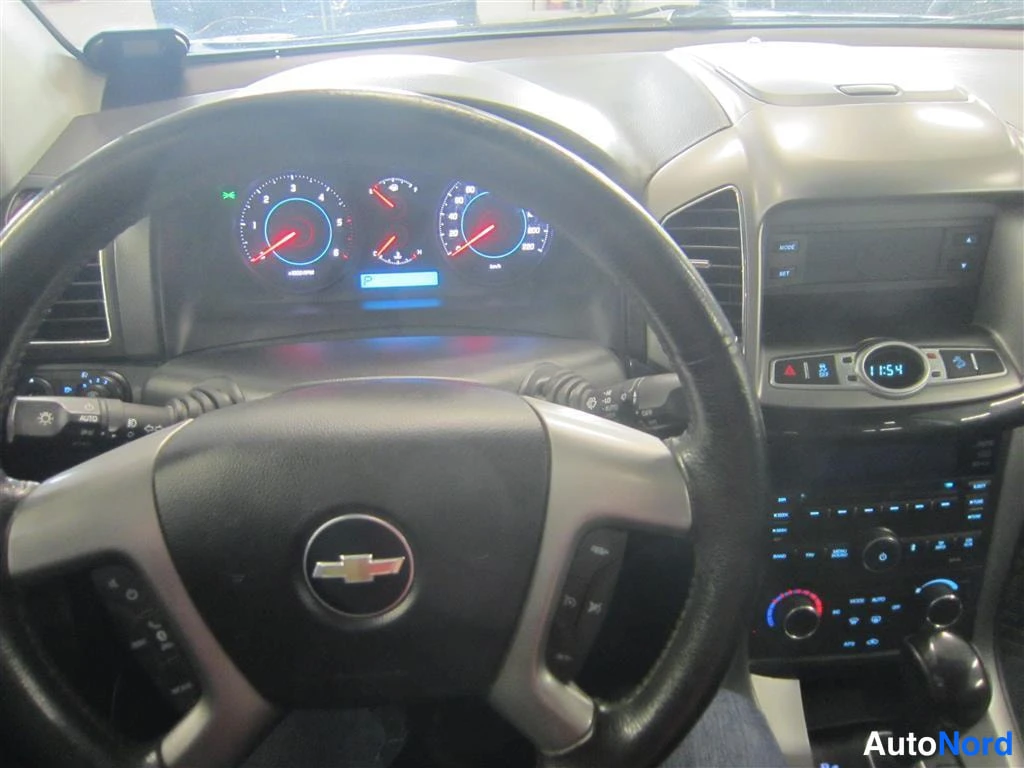 Hopea Chevrolet Captiva 2012, ohjaamo, kuva 9