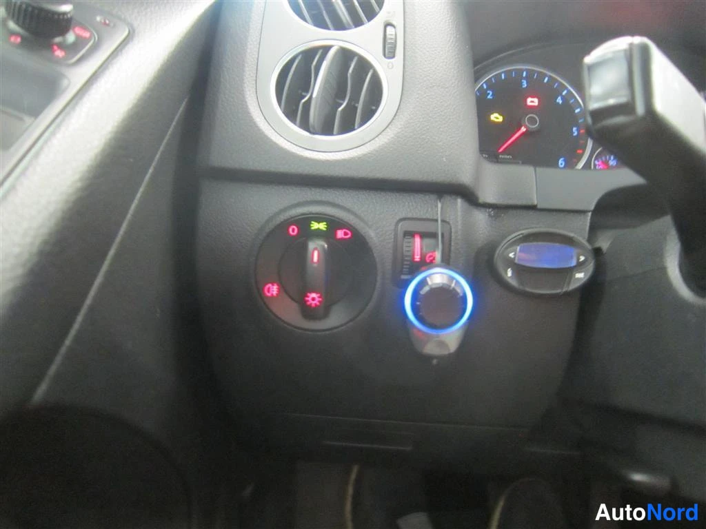 Musta Volkswagen Tiguan 2008, yksityiskohta, kuva 16