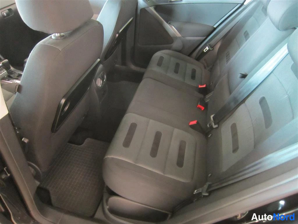 Musta Volkswagen Tiguan 2008, takaistuimet, kuva 10