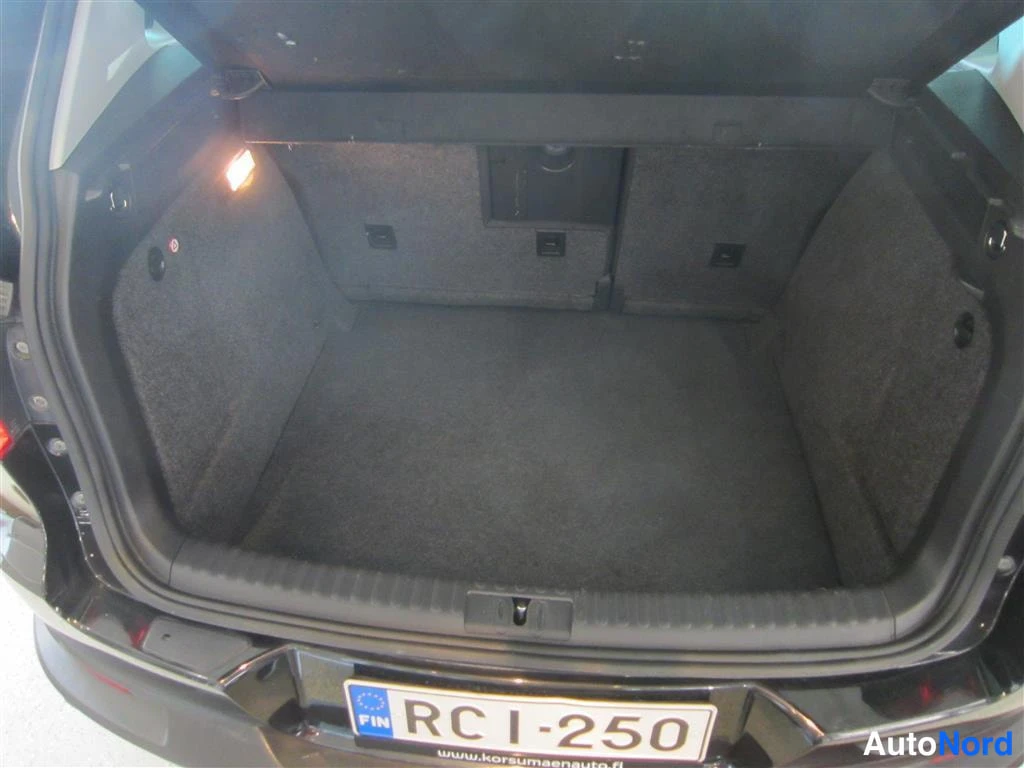 Musta Volkswagen Tiguan 2008, tavaratila, kuva 11