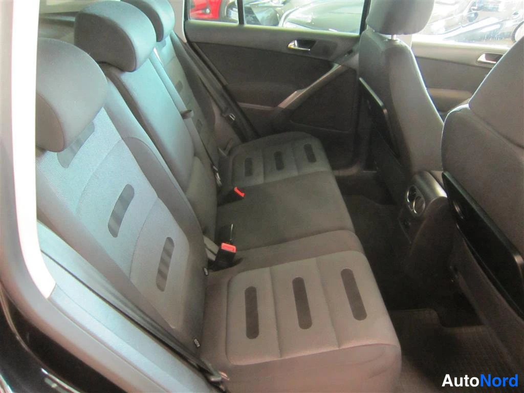 Musta Volkswagen Tiguan 2008, takaistuimet, kuva 9
