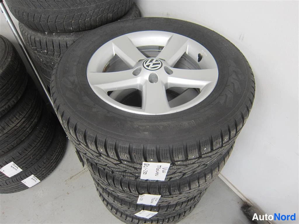Musta Volkswagen Tiguan 2008, yksityiskohta, kuva 17