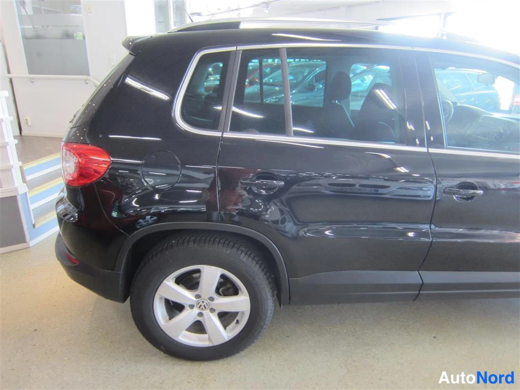 Musta Volkswagen Tiguan 2008, takaviisto, kuva 4