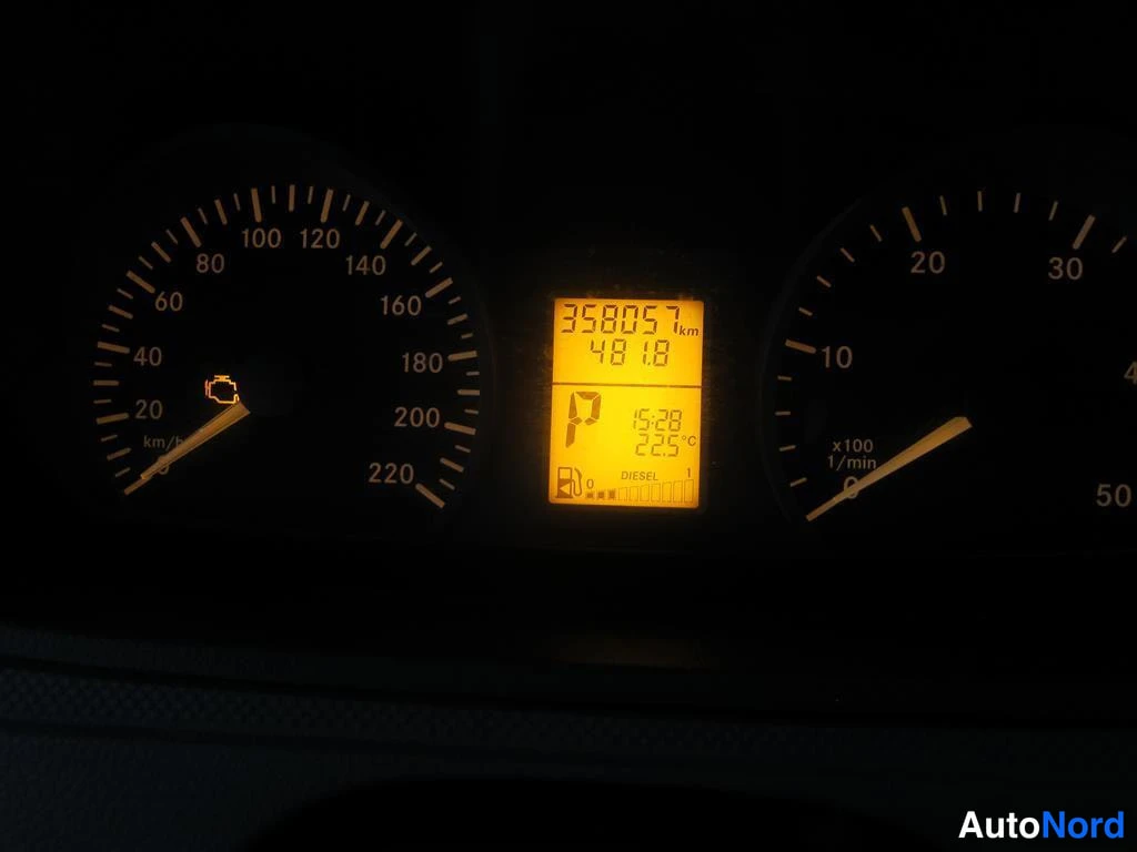 Harmaa Mercedes-benz Vito 2007, yksityiskohta, kuva 18