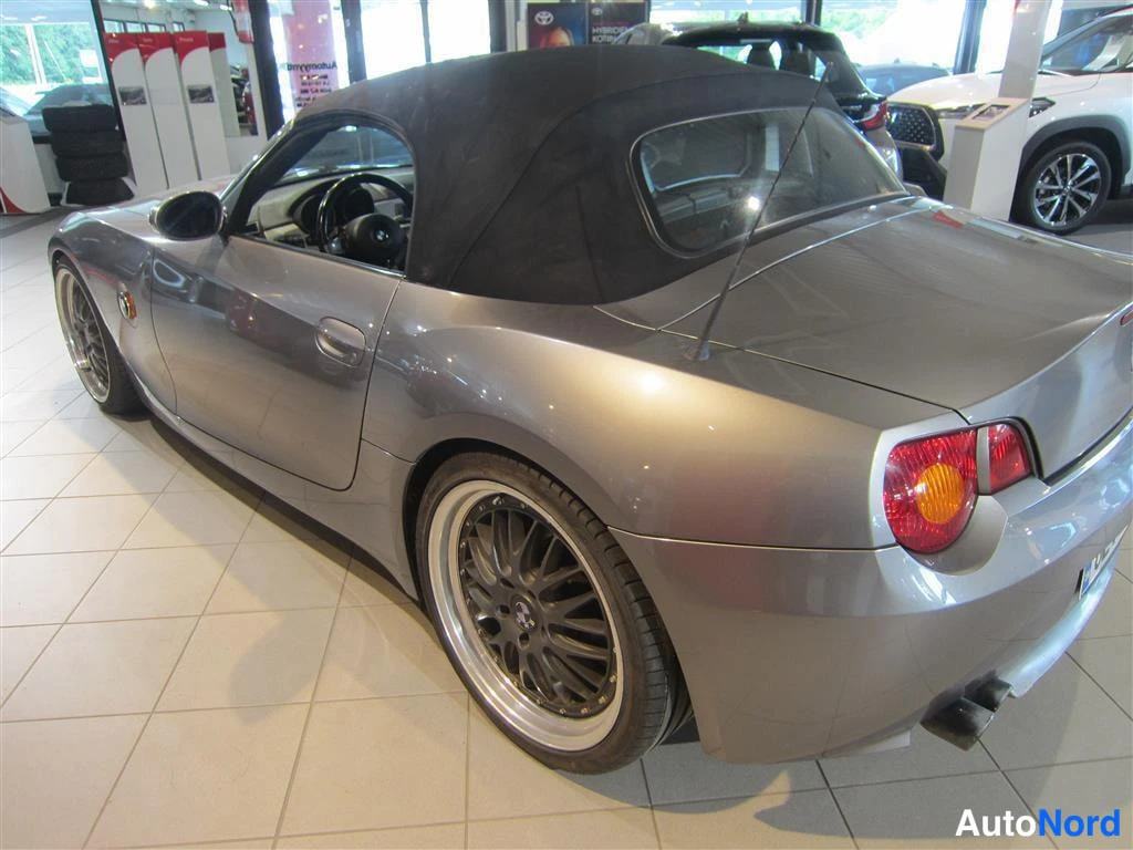 Harmaa BMW Z4 2003, takaviisto, kuva 6