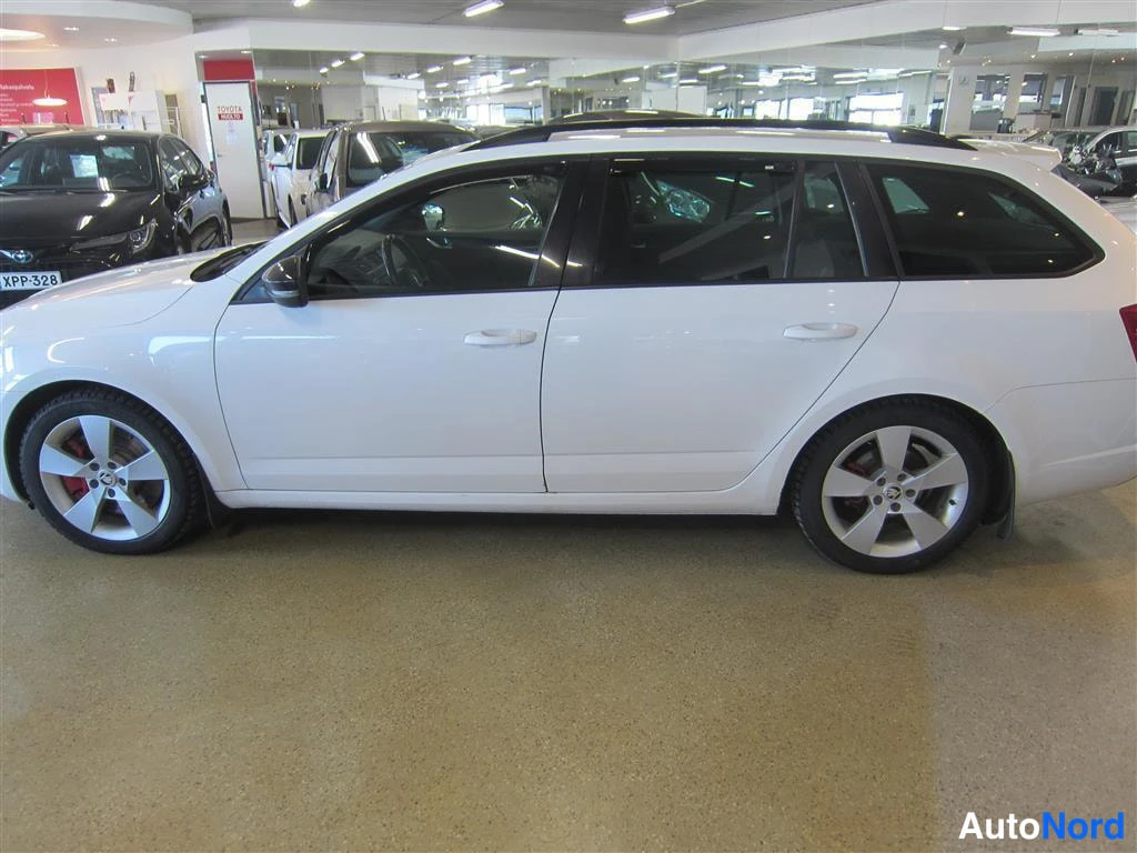 Valkoinen Skoda Octavia 2013, sivulta, kuva 4