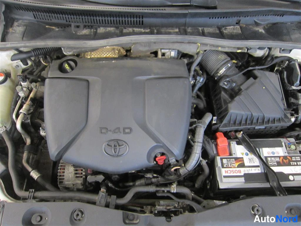 Valkoinen Toyota Avensis 2016, moottoritila, kuva 15