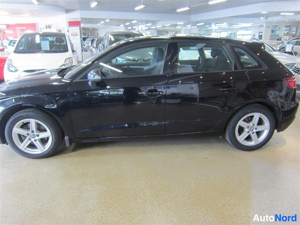 Musta Audi A3 2016, sivulta, kuva 4