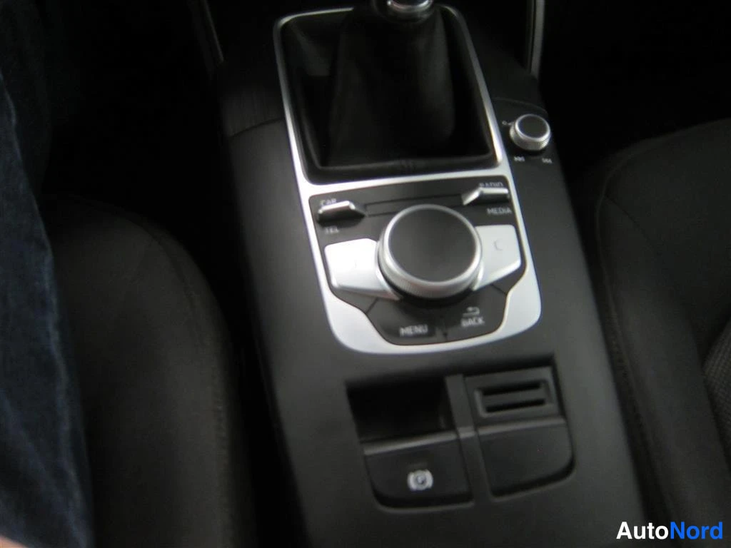 Musta Audi A3 2016, yksityiskohta, kuva 21