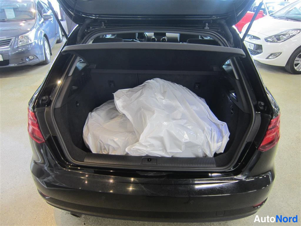 Musta Audi A3 2016, tavaratila, kuva 13