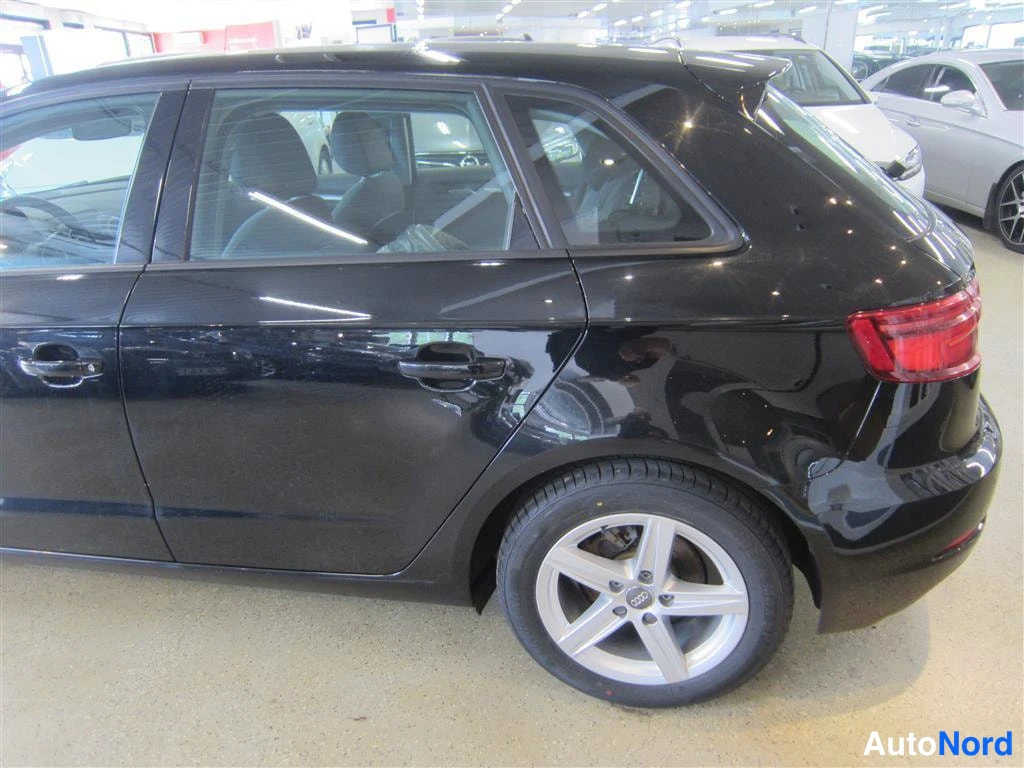 Musta Audi A3 2016, takaviisto, kuva 6