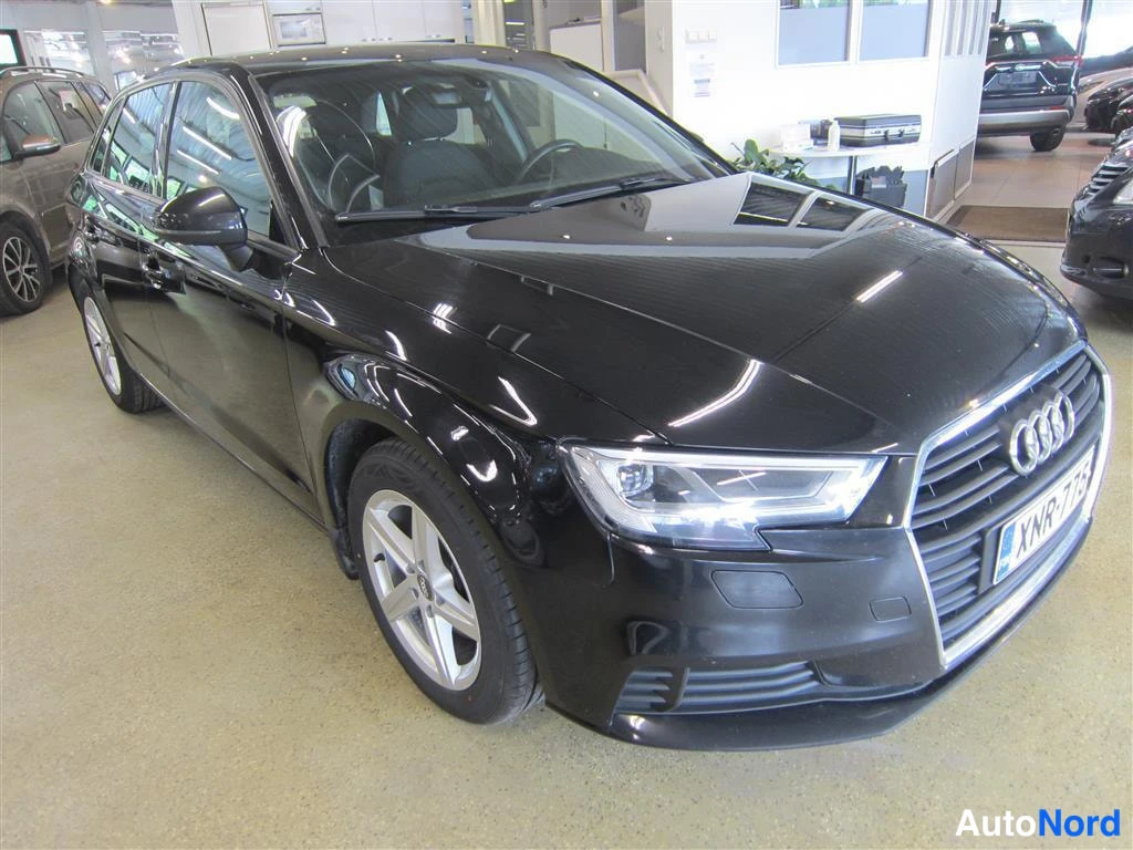 Musta Audi A3 2016, etuviisto, keula oikealle, kuva 2