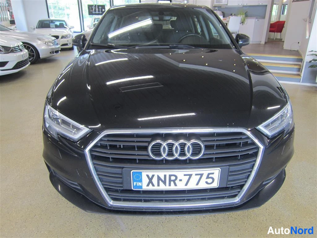 Musta Audi A3 2016, edestä, kuva 3
